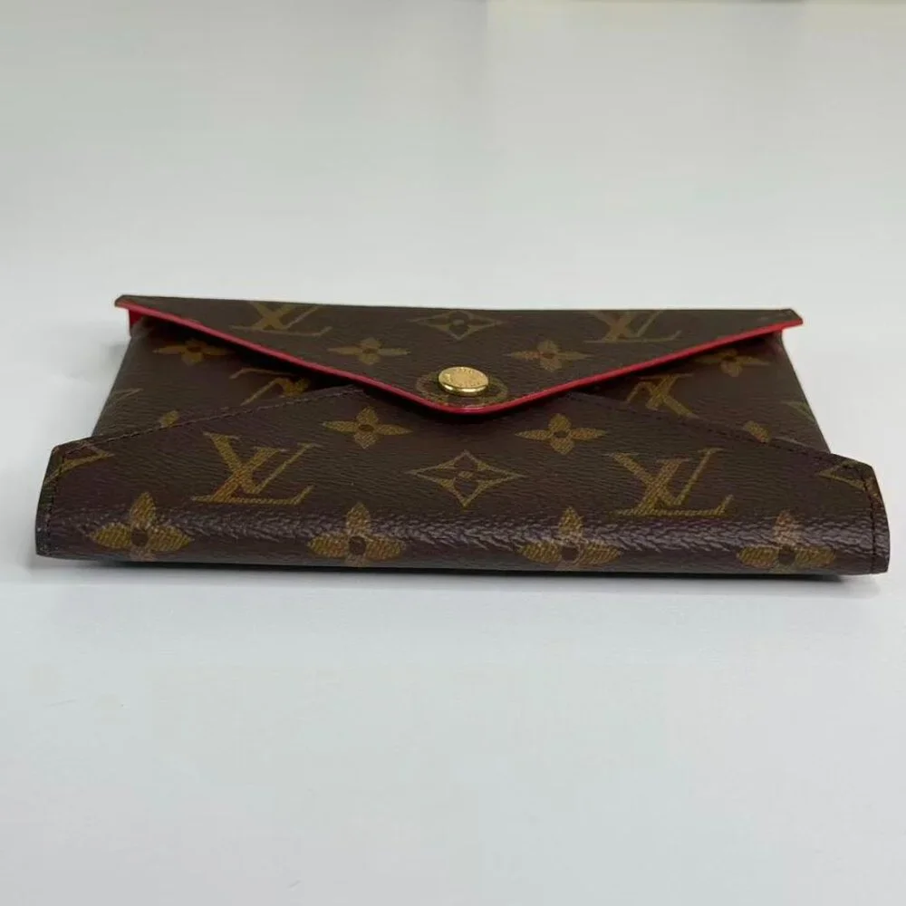Louis Vuitton Monogram Canvas Wallet with Classic Design and Brown Color Scheme